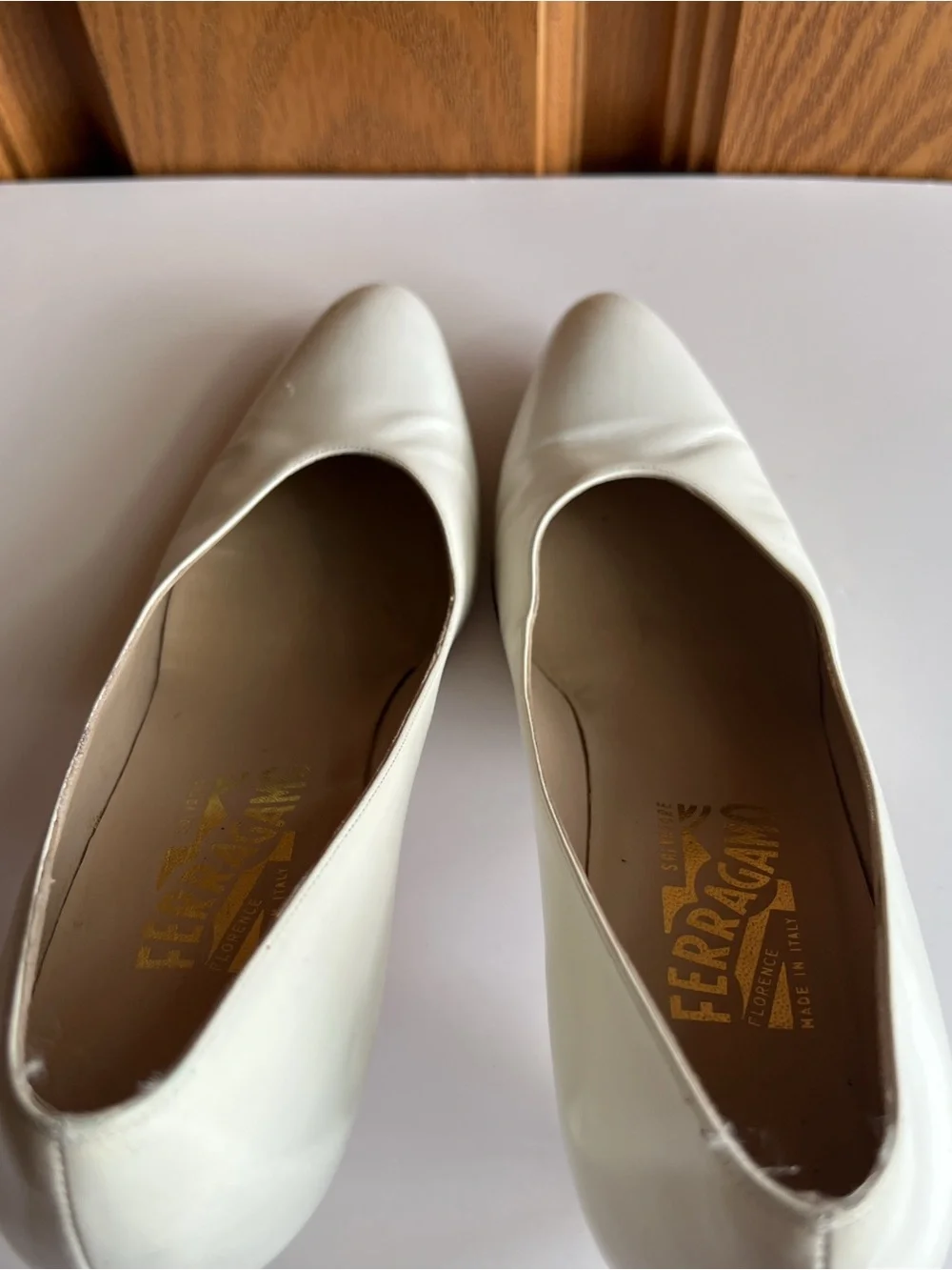 Vintage Salvatore Ferragamo Ivory Leather Kitten Heel Pumps Almond Toe Size 9
